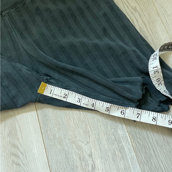 Aerie Offline OG Groove 7" Bike Short Gray (Large) striped ribbed stretchy comfy - Picture 3 of 6